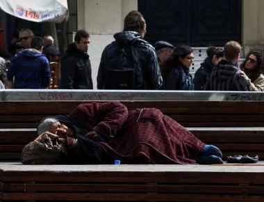 Αυτοί είναι οι διάσημοι που έχασαν όλη τους την περιουσία και κατέληξαν άστεγοι (βίντεο)